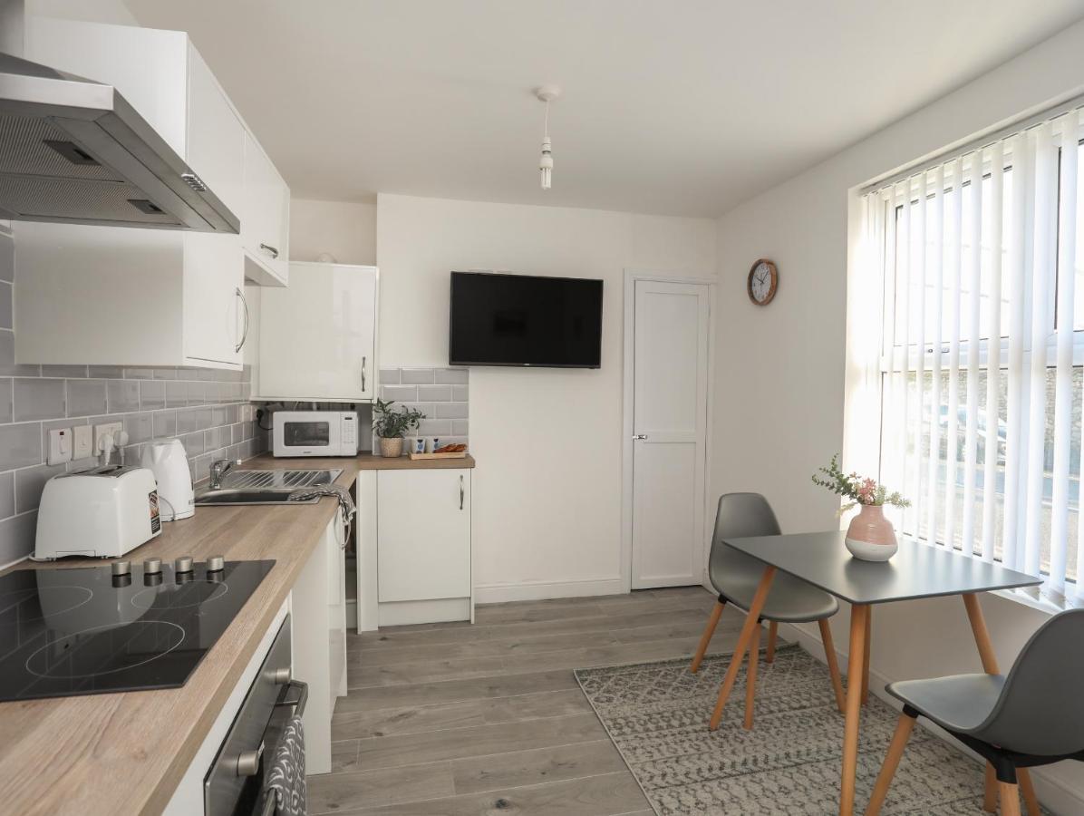 Port Apartment 1 Holyhead Exterior photo